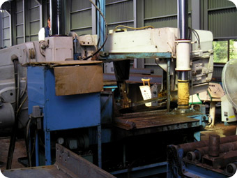BAND SAWING MACHINE