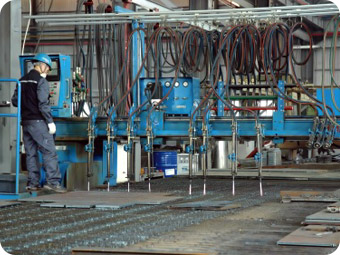 CNC GAS CUTTING MACHINE